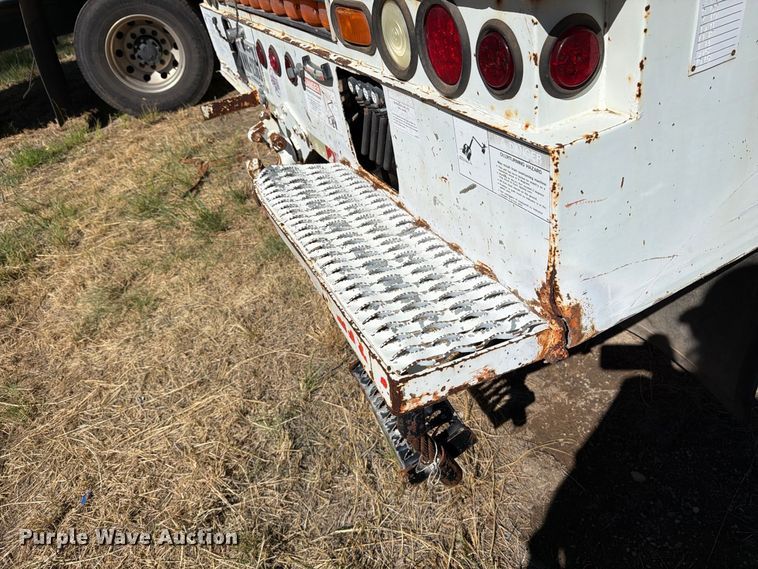 image for item DV8689 2006 International WorkStar 7300 bucket truck
