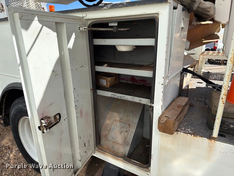 image for item DV8689 2006 International WorkStar 7300 bucket truck