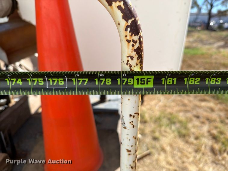 image for item DV8689 2006 International WorkStar 7300 bucket truck