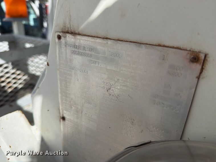 image for item DV8689 2006 International WorkStar 7300 bucket truck