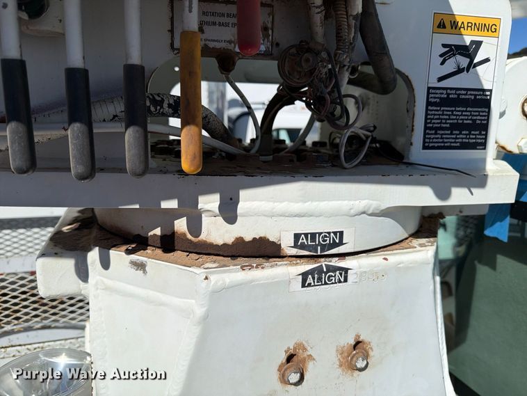 image for item DV8689 2006 International WorkStar 7300 bucket truck