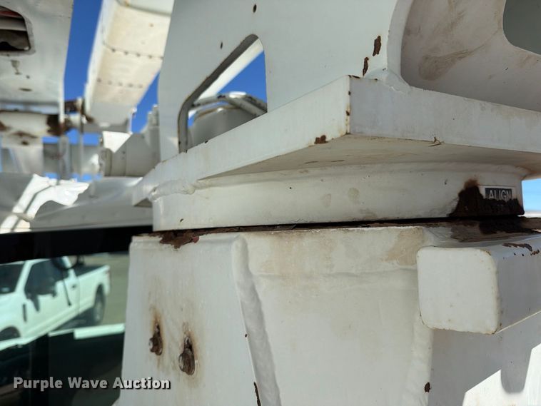 image for item DV8689 2006 International WorkStar 7300 bucket truck