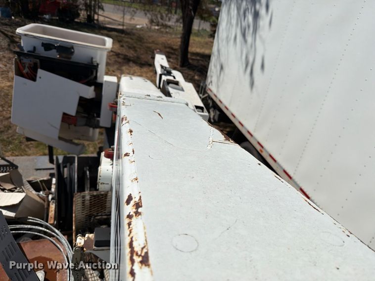 image for item DV8689 2006 International WorkStar 7300 bucket truck