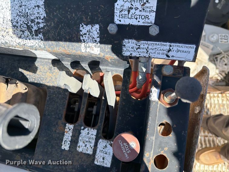 image for item DV8689 2006 International WorkStar 7300 bucket truck