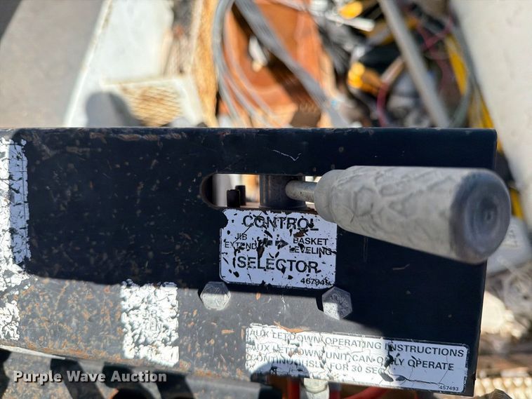 image for item DV8689 2006 International WorkStar 7300 bucket truck