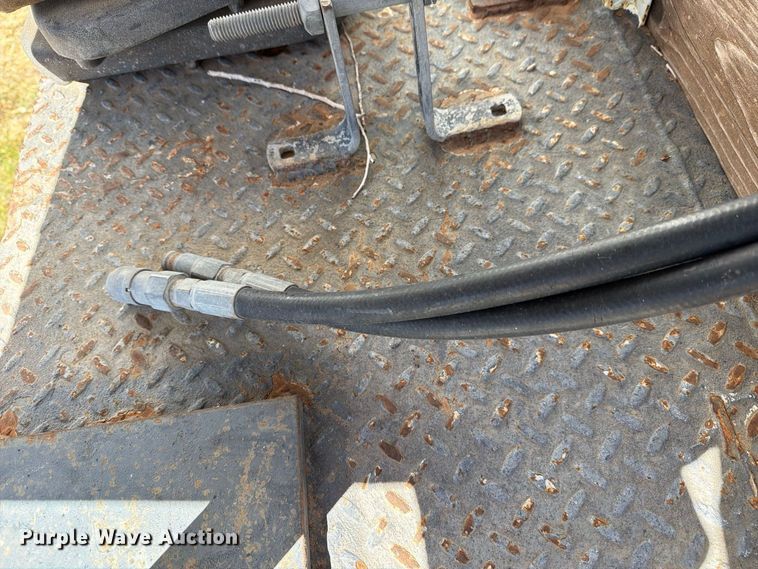 image for item DV8689 2006 International WorkStar 7300 bucket truck