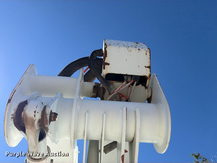 image for item DV8689 2006 International WorkStar 7300 bucket truck