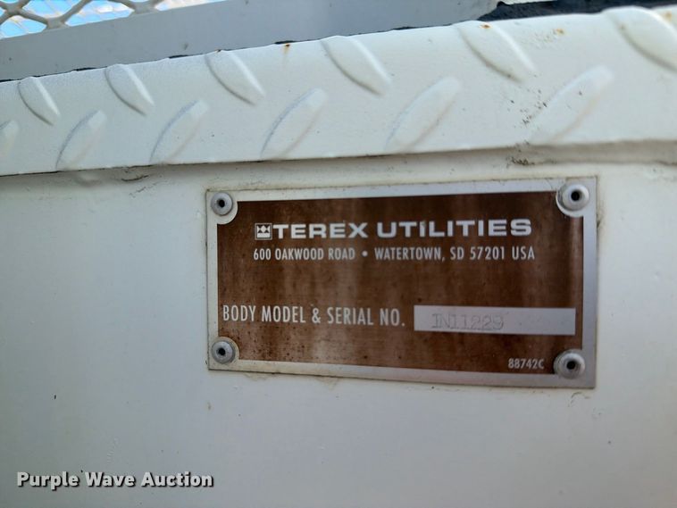 image for item DV8689 2006 International WorkStar 7300 bucket truck