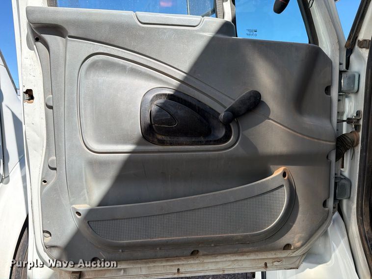 image for item DV8689 2006 International WorkStar 7300 bucket truck