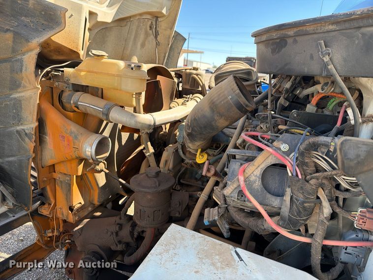 image for item DV8689 2006 International WorkStar 7300 bucket truck