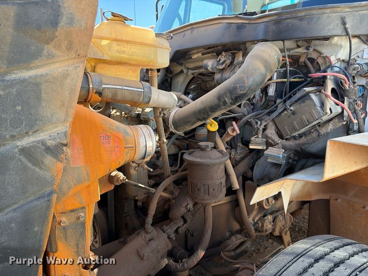 image for item DV8689 2006 International WorkStar 7300 bucket truck