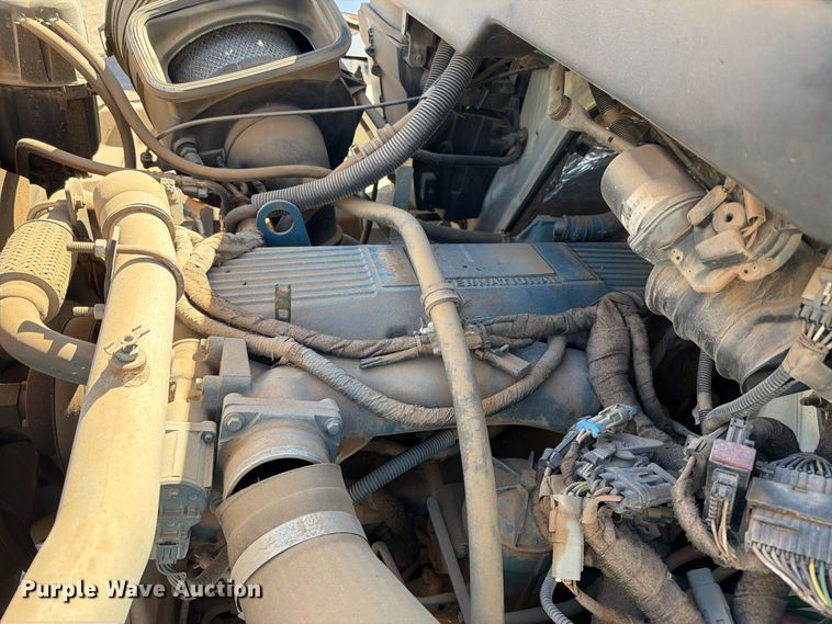 image for item DV8689 2006 International WorkStar 7300 bucket truck