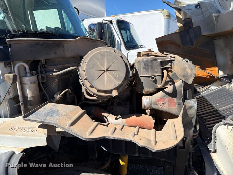 image for item DV8689 2006 International WorkStar 7300 bucket truck