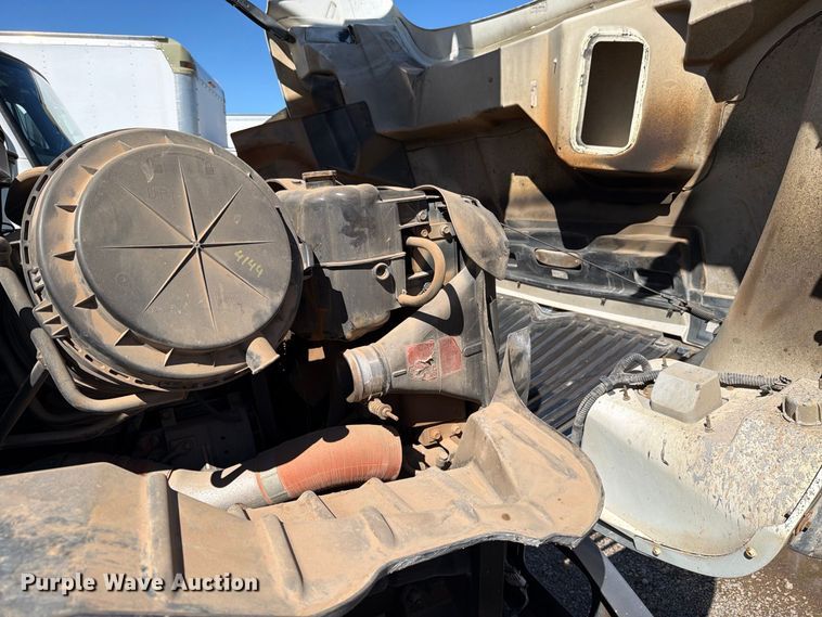 image for item DV8689 2006 International WorkStar 7300 bucket truck