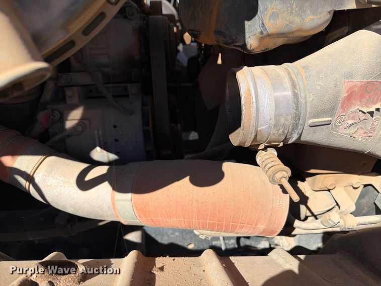 image for item DV8689 2006 International WorkStar 7300 bucket truck