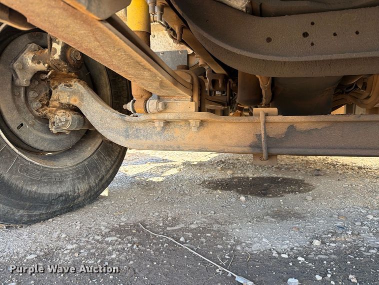 image for item DV8689 2006 International WorkStar 7300 bucket truck