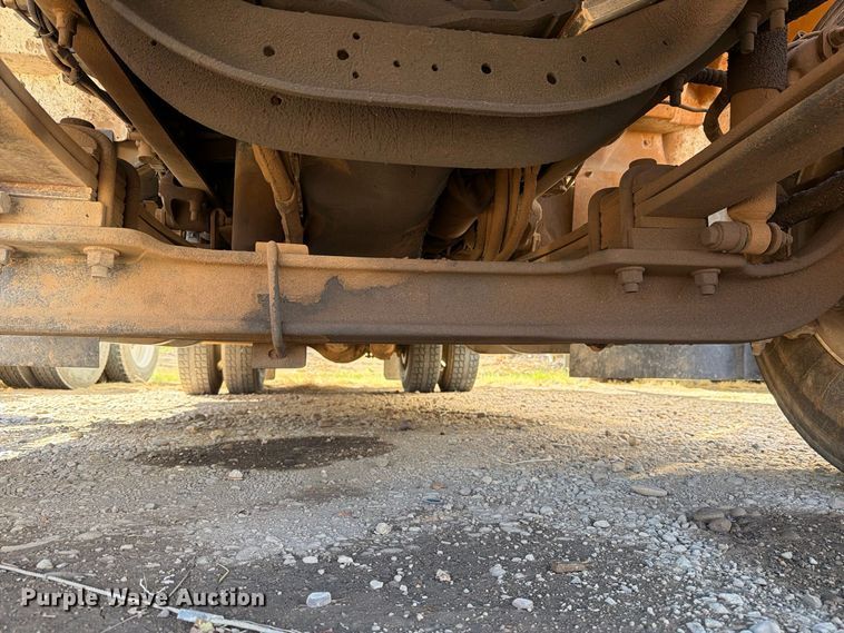 image for item DV8689 2006 International WorkStar 7300 bucket truck