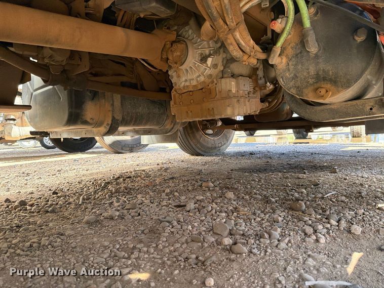 image for item DV8689 2006 International WorkStar 7300 bucket truck