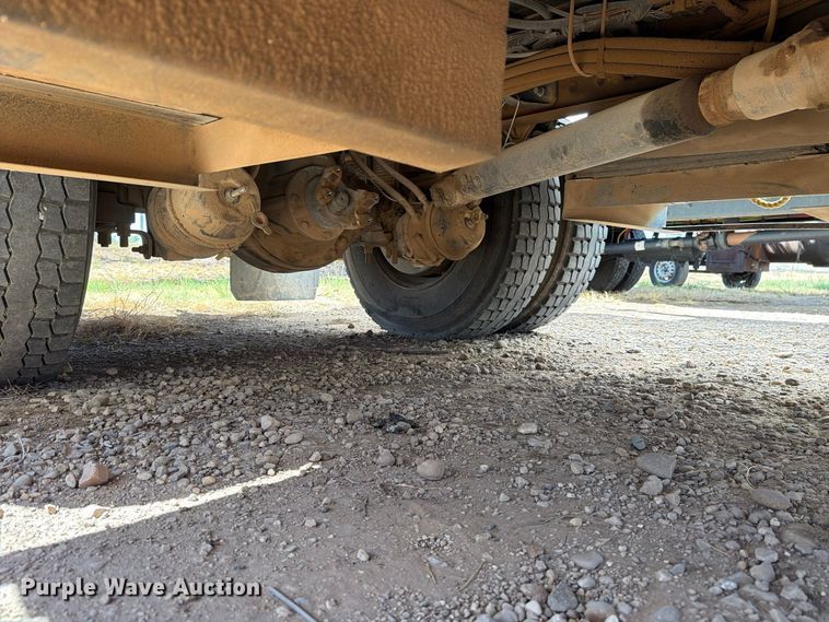 image for item DV8689 2006 International WorkStar 7300 bucket truck