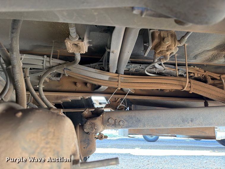image for item DV8689 2006 International WorkStar 7300 bucket truck