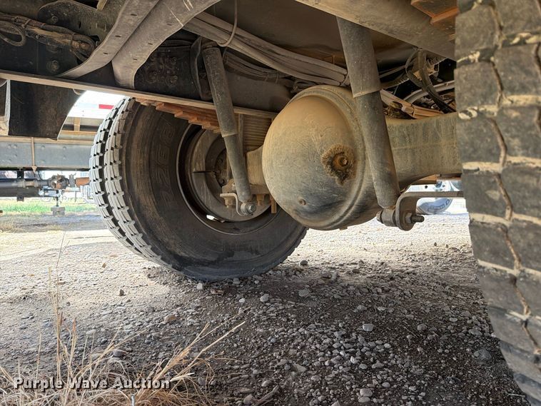 image for item DV8689 2006 International WorkStar 7300 bucket truck