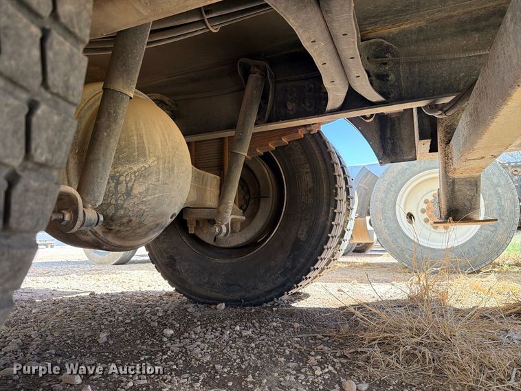 image for item DV8689 2006 International WorkStar 7300 bucket truck
