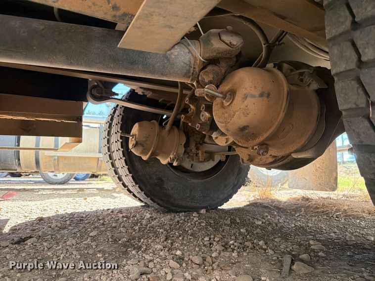 image for item DV8689 2006 International WorkStar 7300 bucket truck