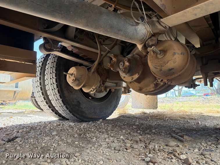 image for item DV8689 2006 International WorkStar 7300 bucket truck