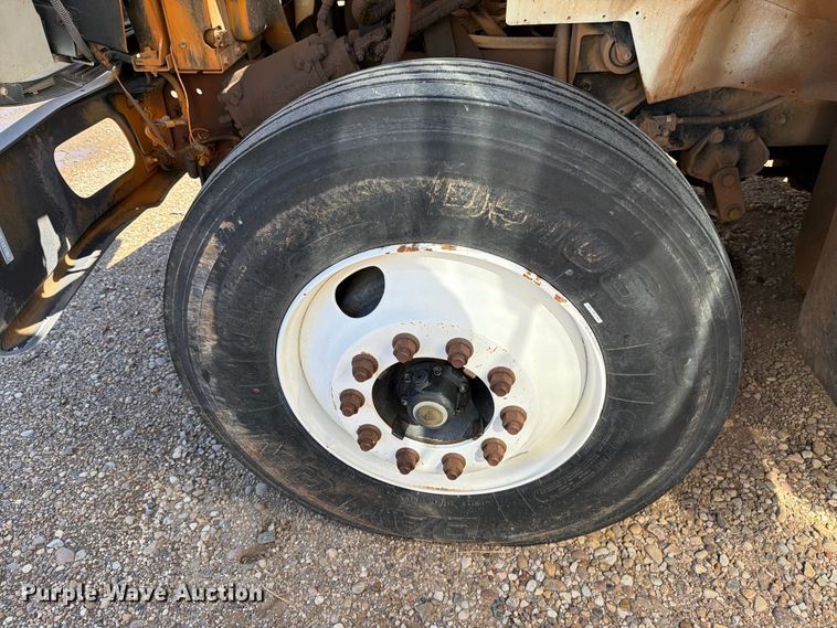 image for item DV8689 2006 International WorkStar 7300 bucket truck
