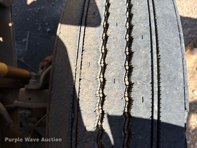 image for item DV8689 2006 International WorkStar 7300 bucket truck