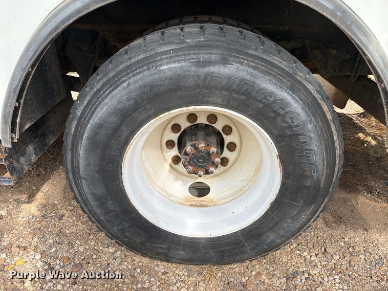 image for item DV8689 2006 International WorkStar 7300 bucket truck