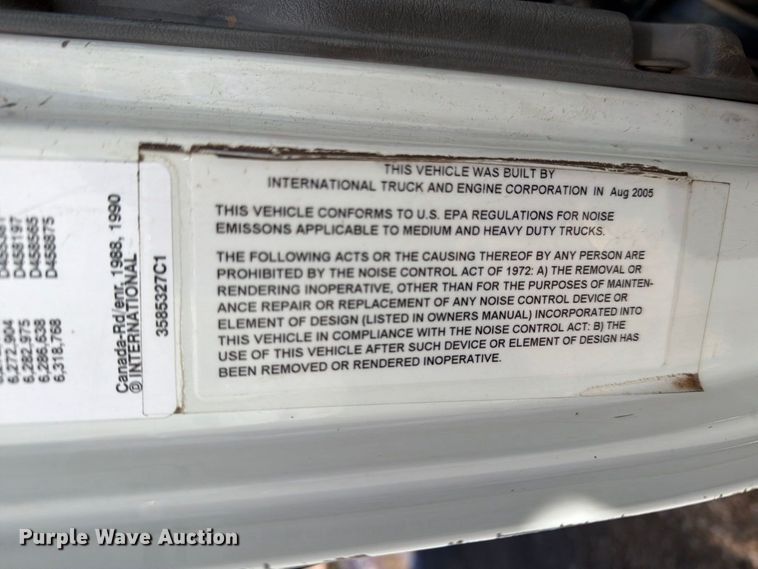 image for item DV8689 2006 International WorkStar 7300 bucket truck