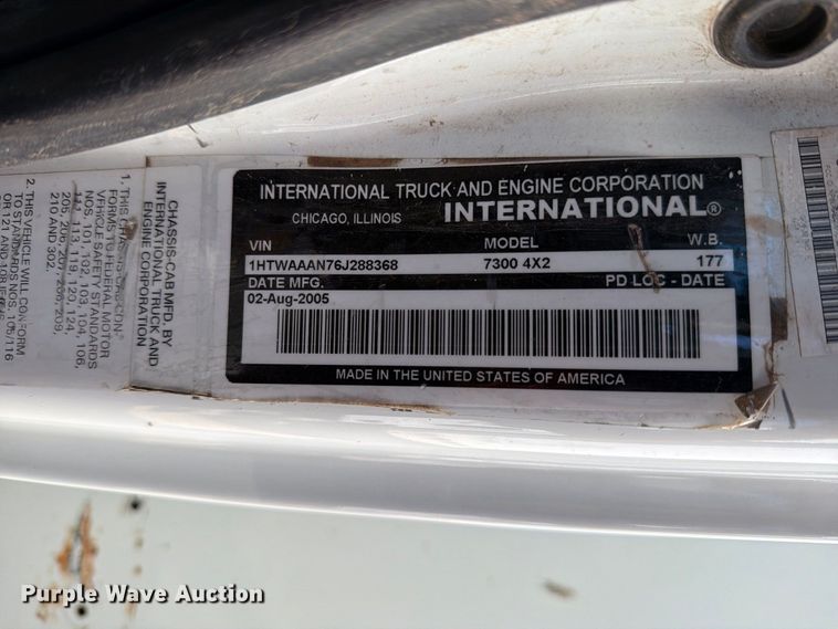 image for item DV8689 2006 International WorkStar 7300 bucket truck