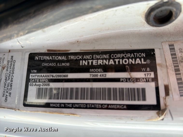 image for item DV8689 2006 International WorkStar 7300 bucket truck