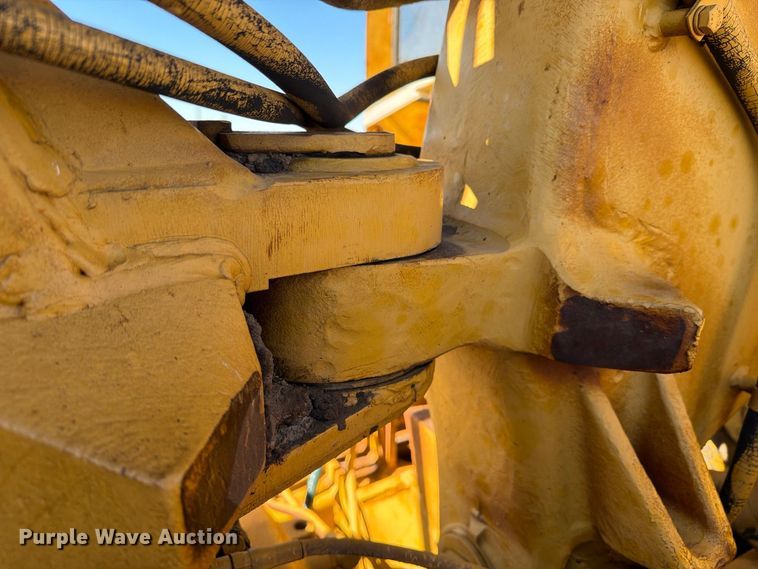 image for item DV8720 Caterpillar 613B conventional scraper 