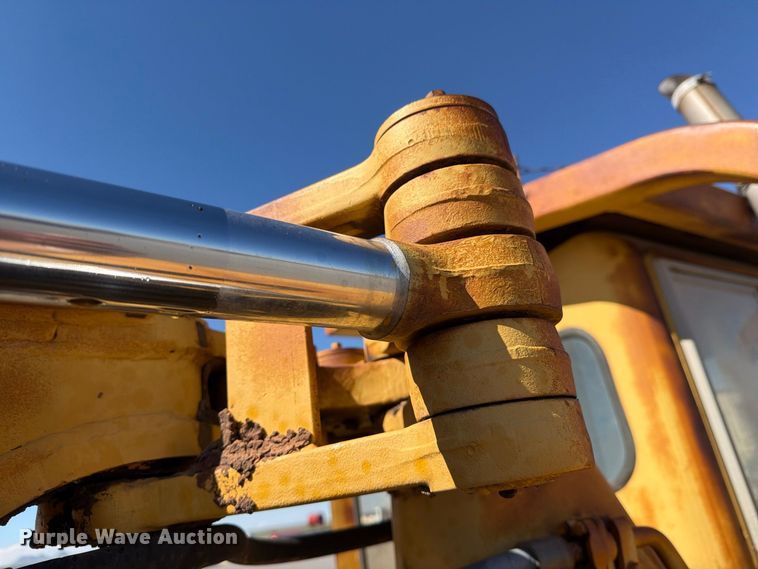 image for item DV8720 Caterpillar 613B conventional scraper 
