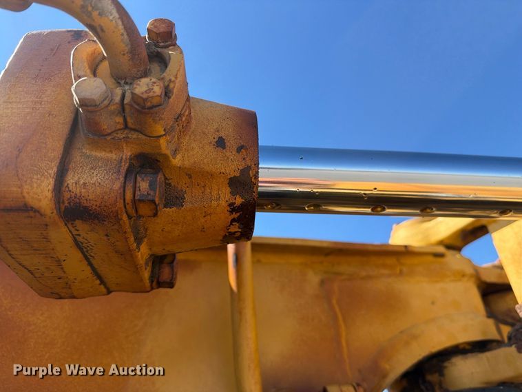 image for item DV8720 Caterpillar 613B conventional scraper 