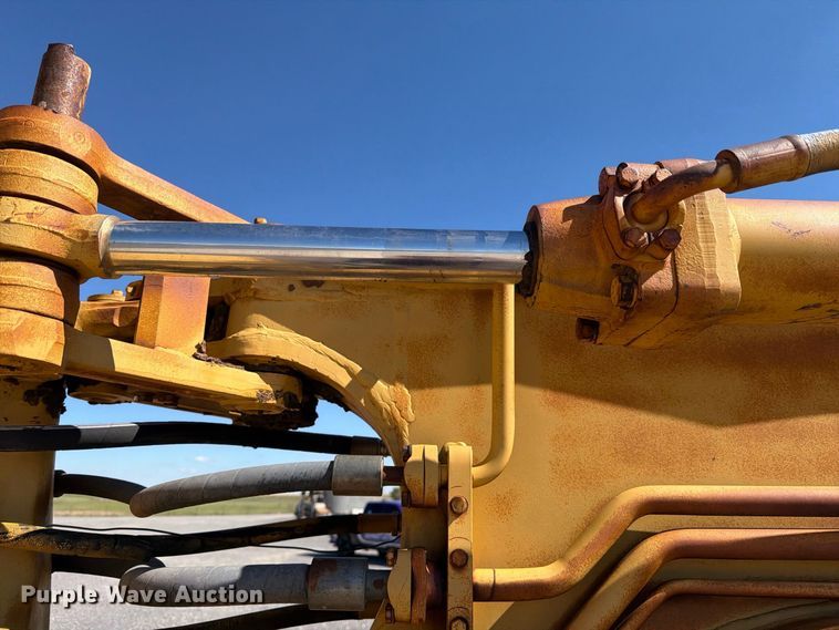 image for item DV8720 Caterpillar 613B conventional scraper 