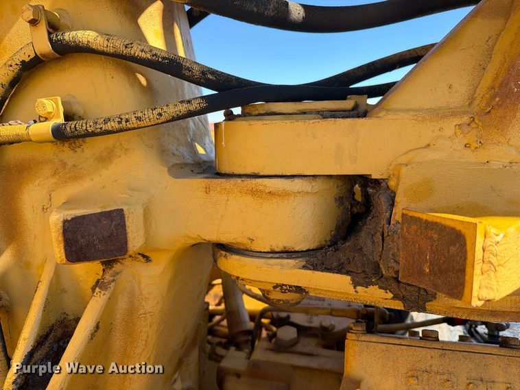 image for item DV8720 Caterpillar 613B conventional scraper 