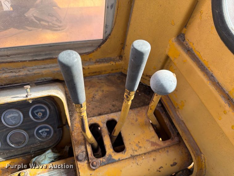 image for item DV8720 Caterpillar 613B conventional scraper 