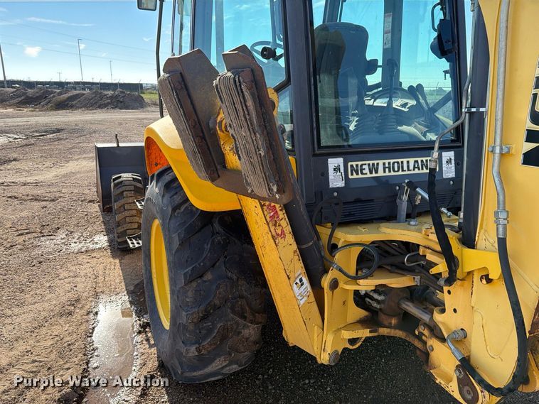 image for item DV8735 2014 New Holland B95C backhoe