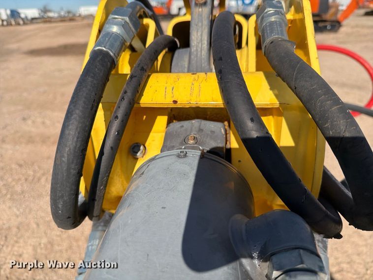 image for item DV8735 2014 New Holland B95C backhoe