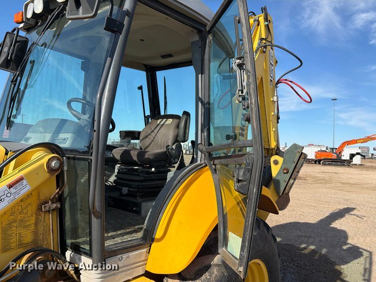 image for item DV8735 2014 New Holland B95C backhoe