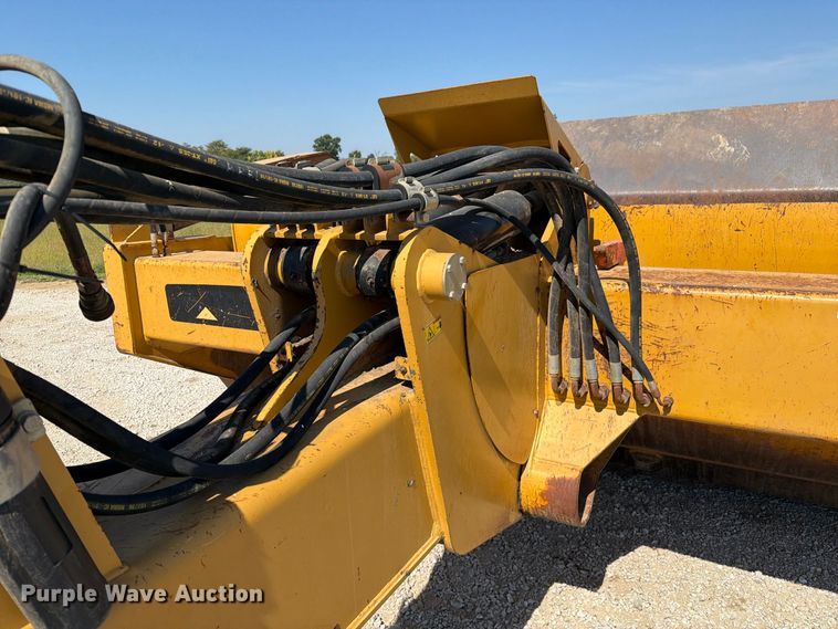 image for item DZ4705 2011 Caterpillar TS185 scraper