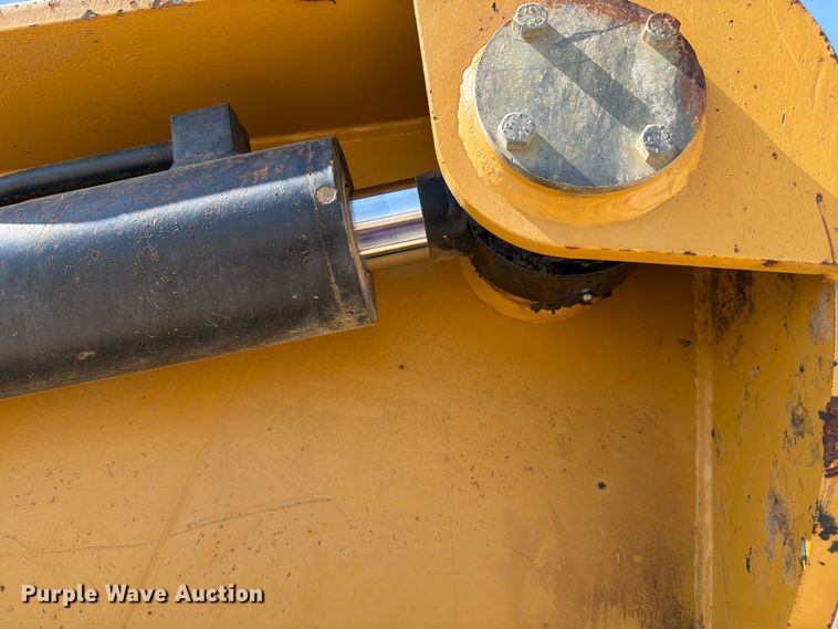 image for item DZ4705 2011 Caterpillar TS185 scraper