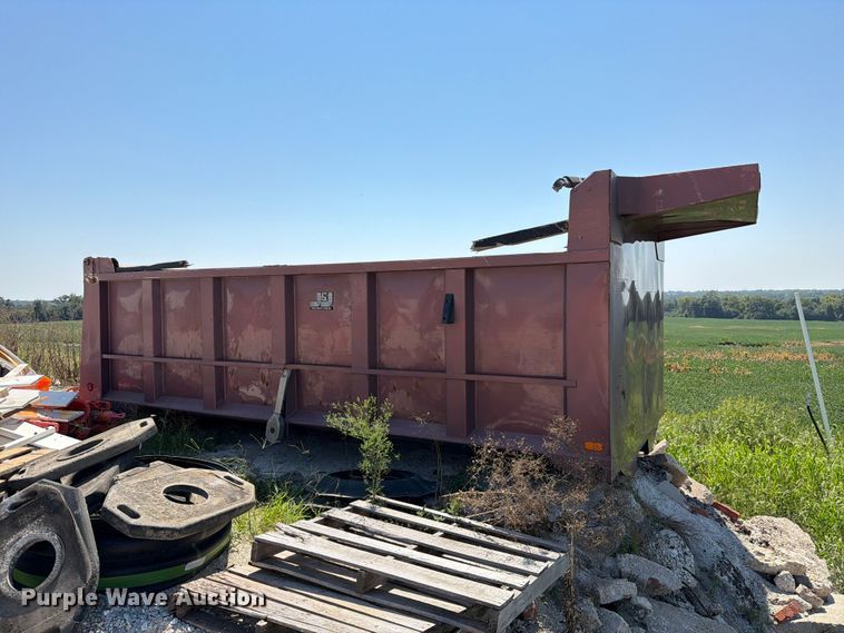 image for item DZ4710 J&J 7-27-05 dump bed