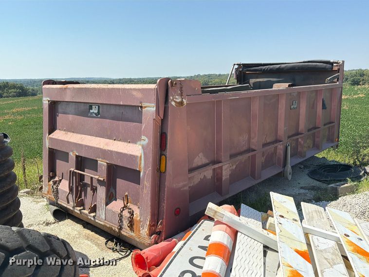 image for item DZ4710 J&J 7-27-05 dump bed