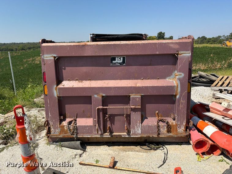 image for item DZ4710 J&J 7-27-05 dump bed