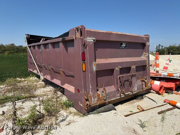 image for item DZ4710 J&J 7-27-05 dump bed