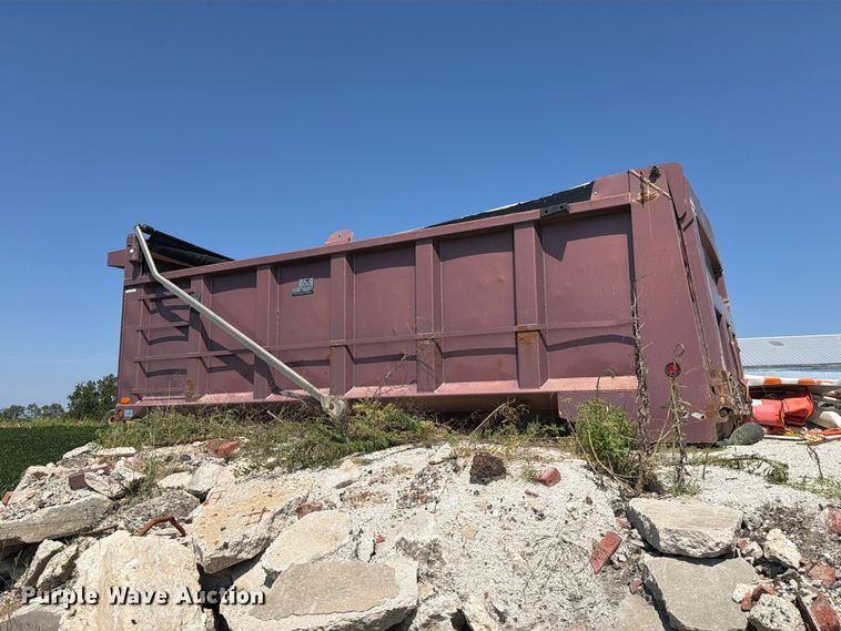 image for item DZ4710 J&J 7-27-05 dump bed